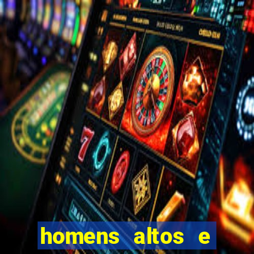 homens altos e sarados pelados